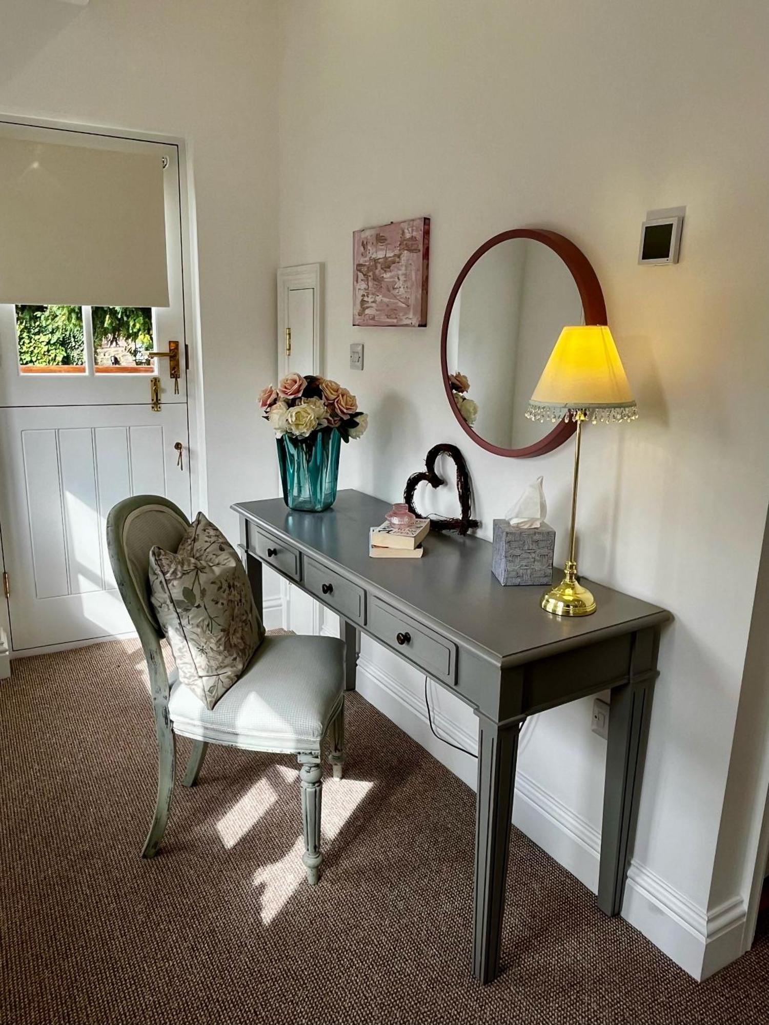 Flower Cottage By Ludlow Castle With Onsite Parking Exteriör bild