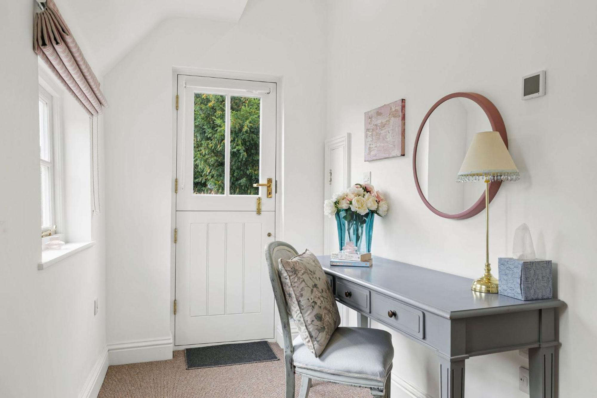 Flower Cottage By Ludlow Castle With Onsite Parking Exteriör bild